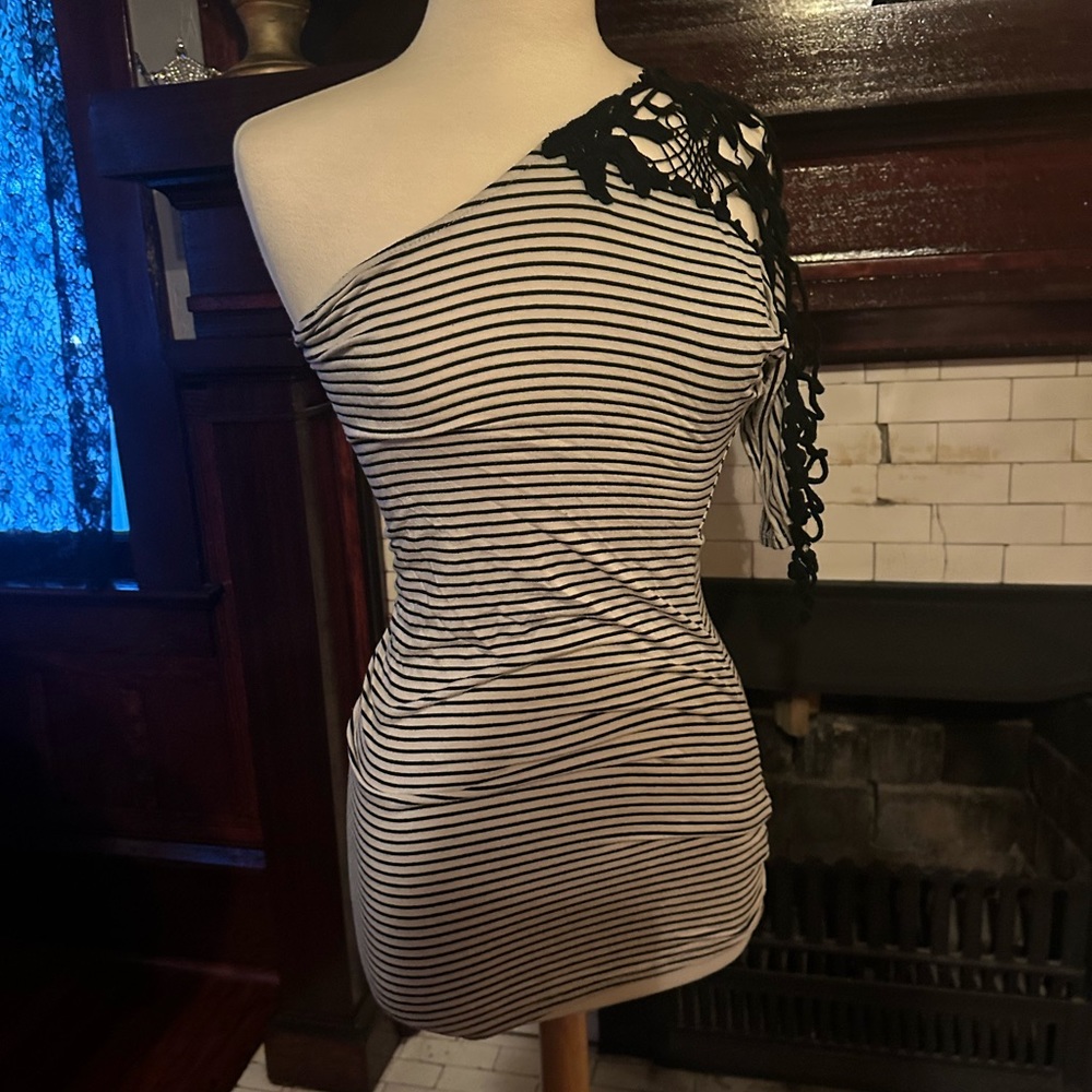 One sleeve black white striped tunic top women’s xs crocheted sleeve